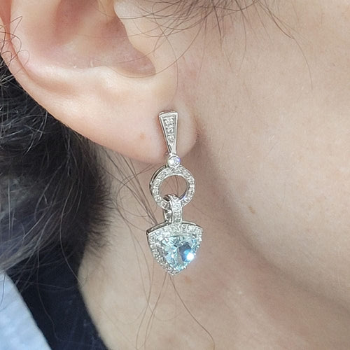 Boucles d'oreilles Boucles d'oreilles en or 18 carats, aigue-marine et diamants 58 Facettes PE262