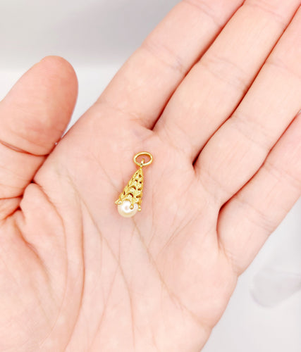 Pendentif Pendentif vintage or jaune cône orné d'une perle 58 Facettes A06072