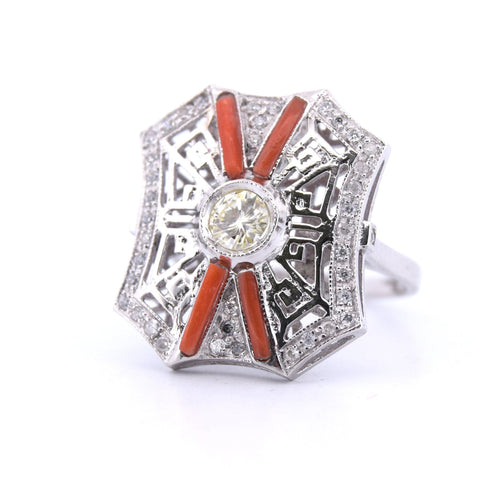 Bague 54 Bague en platine avec diamants et corail 58 Facettes