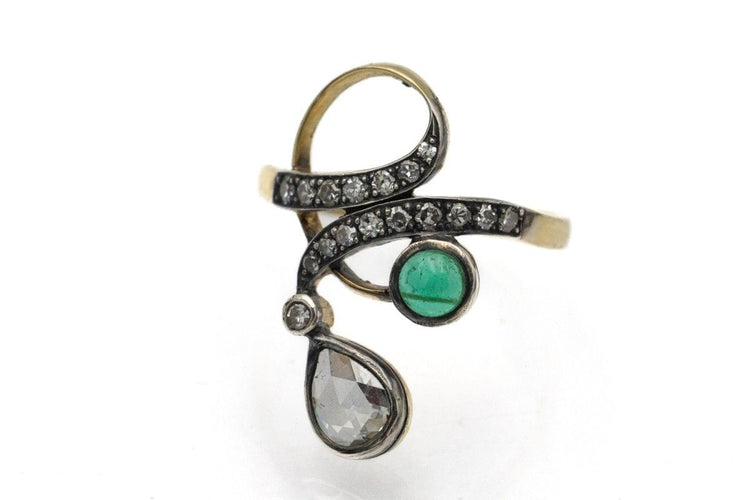 Bague 51 Bague Art Nouveau en or jaune, émeraude et diamants, vers 1900 58 Facettes 10815