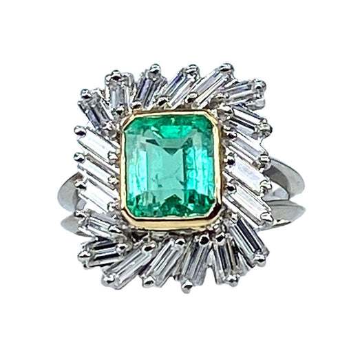 Bague 51 Bague en or jaune et platine, émeraude et diamants baguettes 58 Facettes AB619