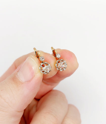 Boucles d'oreilles Dormeuses antiques en or rose 18k et diamants taille rose 58 Facettes A06338