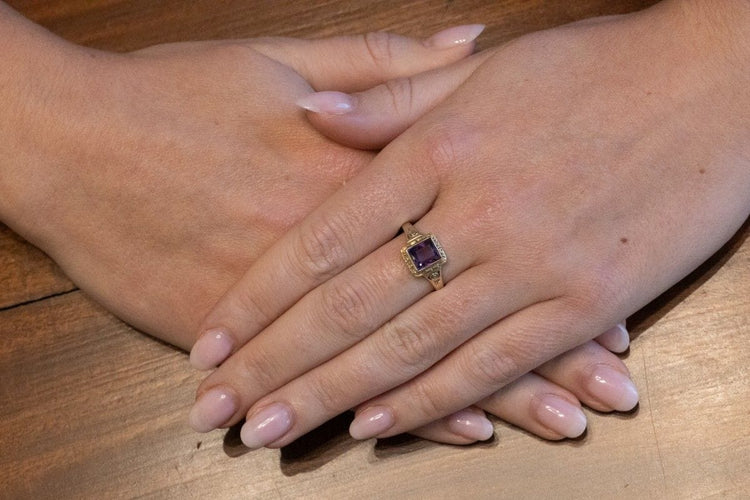 Bague Bague ancienne avec améthyste carrée en or jaune 14k, vers 1920 58 Facettes 11732