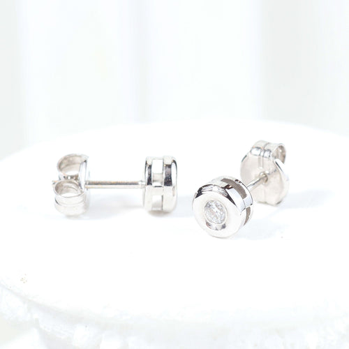 Boucles d'oreilles Boucles d'oreilles en or blanc serties de diamants taille brillant 58 Facettes J010000357