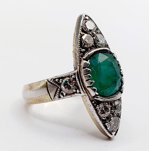 Bague 44 Bague marquise antique or jaune et platine, émeraude et diamants (circa 1920) 58 Facettes A06384