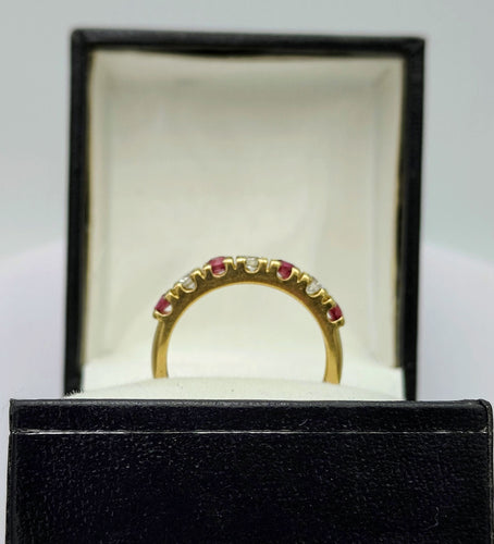 Bague 52.5 Demie alliance ornée de rubis et diamants 58 Facettes