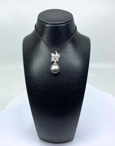 Pendentif Pendentif en or blanc, perle de Tahiti et diamants 58 Facettes AB606