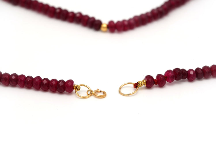 Collier Collier contemporain en or jaune et perles de rubis 58 Facettes B592
