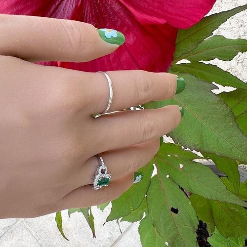 Bague 53.5 Bague de fiançailles or blanc, émeraude et diamants 58 Facettes AA 1741