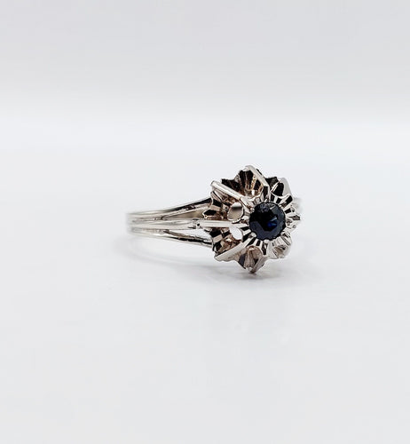 Bague 52 Bague solitaire Art Déco or blanc, saphir naturel (circa 1980) 58 Facettes A04451