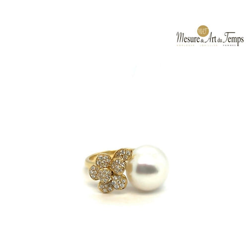Bague 54 Bague en or jaune, perle de culture et diamant 58 Facettes