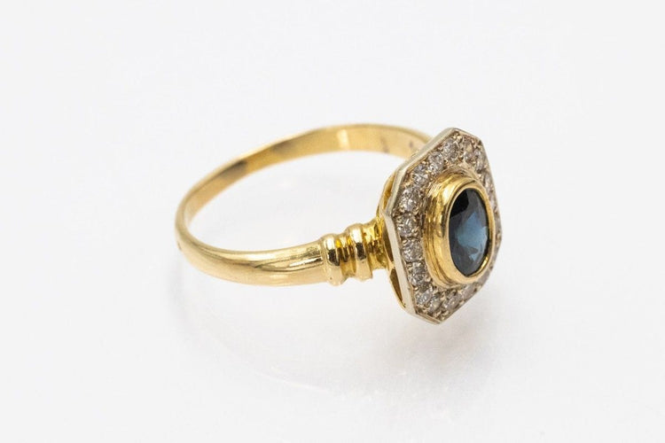 Bague 59 Bague géométrique en or ornée de saphirs et de diamants. 58 Facettes 11260