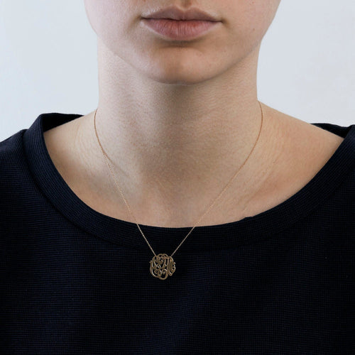 Collier Collier Ginette NY "Baby Lace Monogram" or rose 58 Facettes