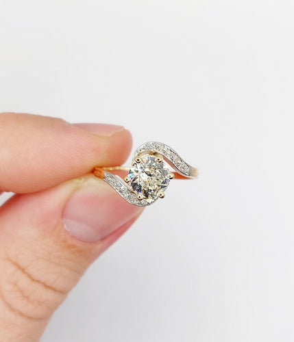 Bague 54.5 Bague tourbillon antique en or 18k et platine, diamants taille ancienne 1,35 carat 58 Facettes A06442