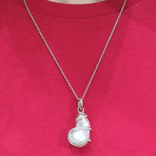 Pendentif Pendentif en perle blanche australienne et diamants taille brillant 58 Facettes T199