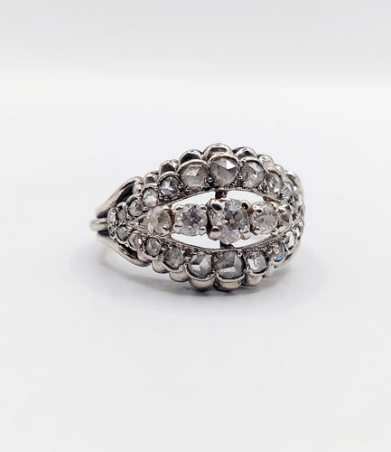 Bague 53.5 Bague bombée Art déco en or blanc 18k et platine, diamants taille ancienne et roses 58 Facettes A06454