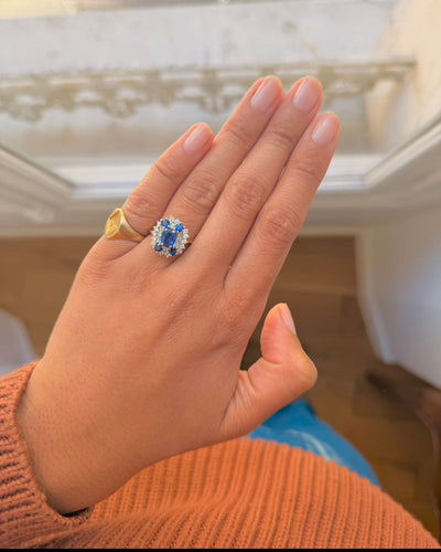 Bague 54 Bague entourage Marguerite saphir et diamants en or jaune et or blanc 18 carats 58 Facettes