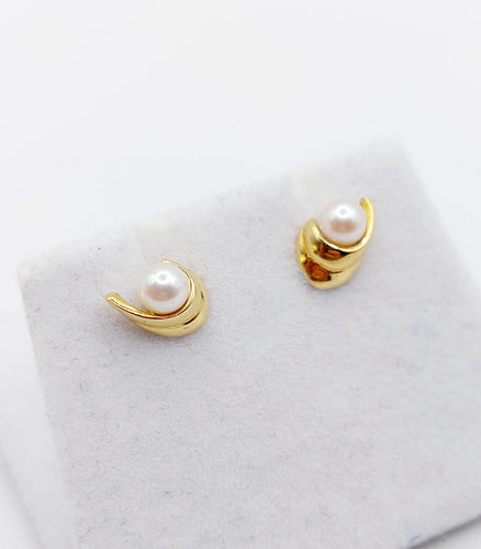 Boucles d'oreilles Puces d'oreilles vintage or jaune perles de cultures 58 Facettes A03213