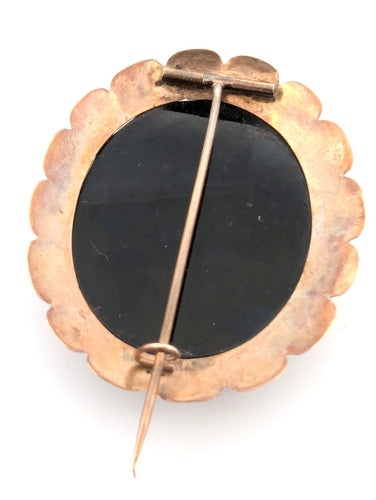 Broche Broche ancienne en or jaune avec micromosaïque d'onyx 58 Facettes