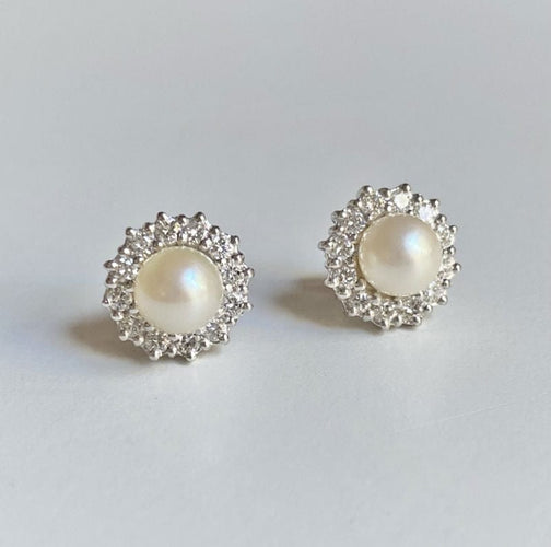 Boucles d'oreilles Boucles d'oreilles en or blanc perles et diamants 58 Facettes