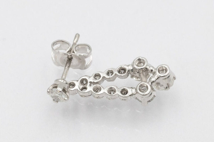 Boucles d'oreilles Boucles d'oreilles en or blanc avec diamants taille brillant ancienne de 1,22 carat, France, vers 1940. 58 Facettes 11389