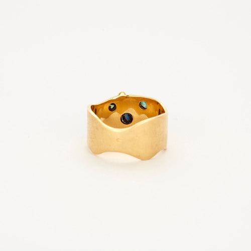 Пръстен от жълто злато със сапфир, изумруди и диаманти