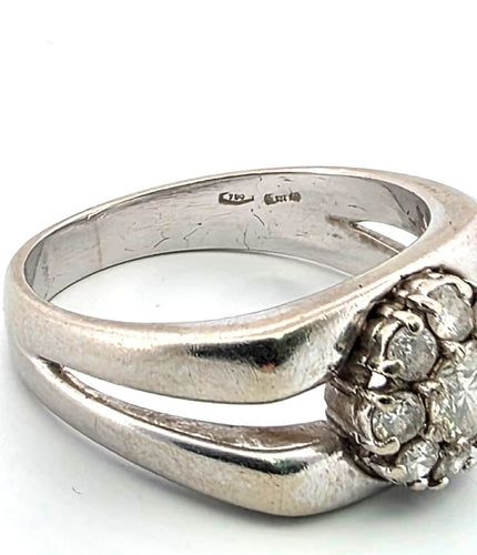 白金戒指镶钻石 