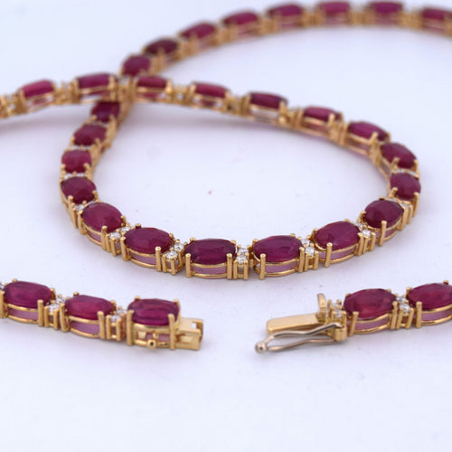 Collier Collier en or jaune 18 carats avec rubis et diamants 58 Facettes