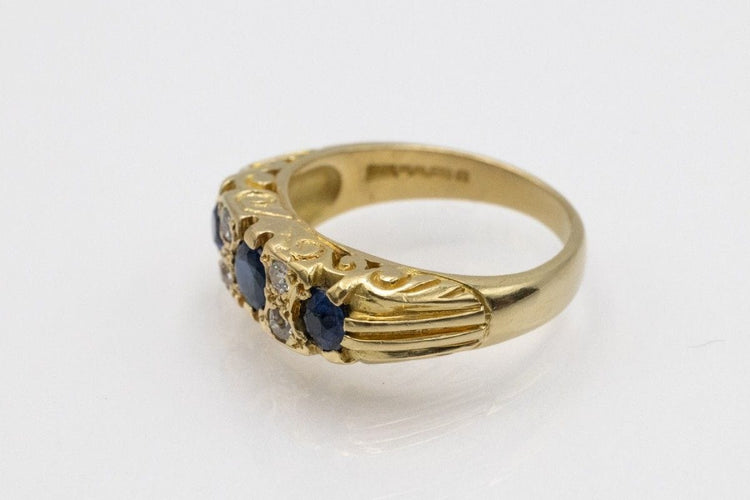 Bague 54.5 Bague en or sertie de saphirs et de diamants, Grande-Bretagne, Sheffield 58 Facettes 11556