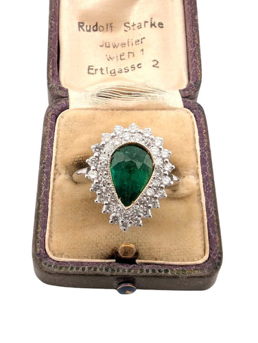 Bague 61 Bague en or blanc avec émeraude centrale et diamants environnants 58 Facettes