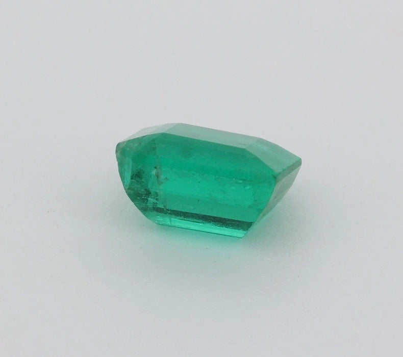 Gemstone Emeraude 0.92cts certificat ALGT 58 Facettes