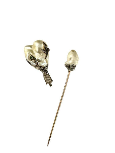 Broche Epingle de Jabot en Or, Argent, Soufflure de Perles, Diamants, Rubis et émeraude 58 Facettes