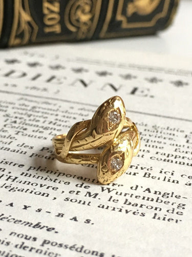 Bague 51 Bague ancienne en or jaune 18K représentant deux serpents 58 Facettes