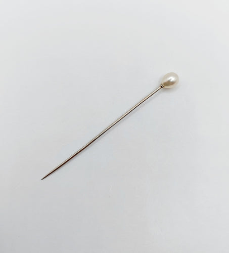 Broche Epingle à cravate ou chapeau antique or blanc 18k et perle (circa 1900) 58 Facettes A01045