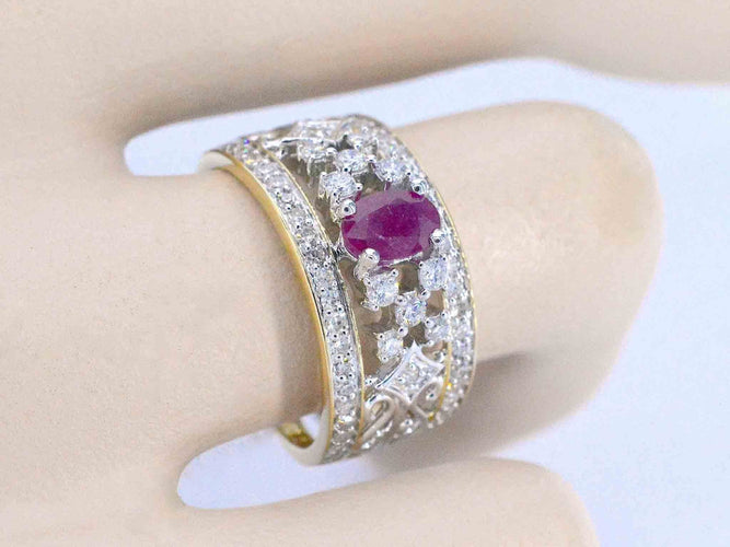 Bague 54 Bague en or jaune sertie de diamants et d'un rubis 58 Facettes 2240