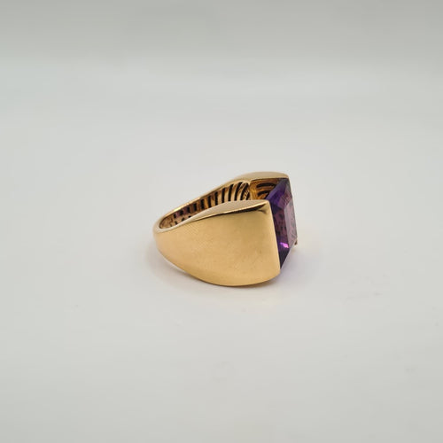 Bague 55 Bague or jaune sertie d’une améthyste 58 Facettes