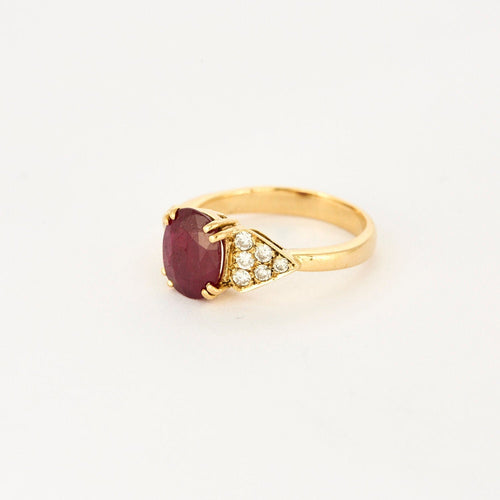 Bague 55 Bague or jaune, rubis 2,50 cts, diamants 58 Facettes