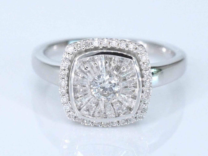 Bague 54 Bague d'entourage en or blanc avec diamants 58 Facettes 2035