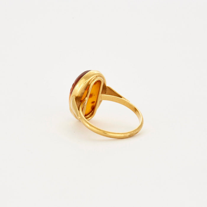 Yellow gold and amber ring