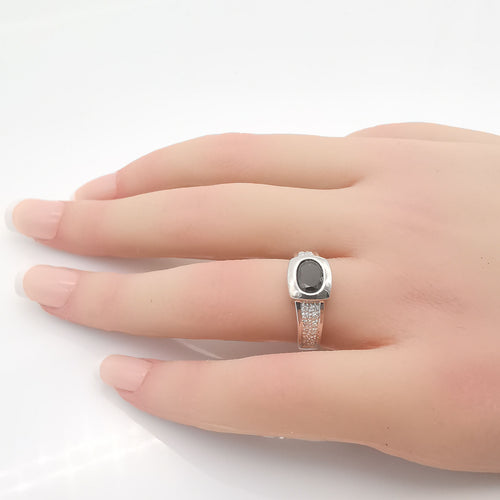 Bague 55 Bague en or blanc saphir et diamants 58 Facettes