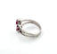 Bague 60 Bague trilogie Daisy en or blanc massif 18 carats avec rubis et diamants 58 Facettes