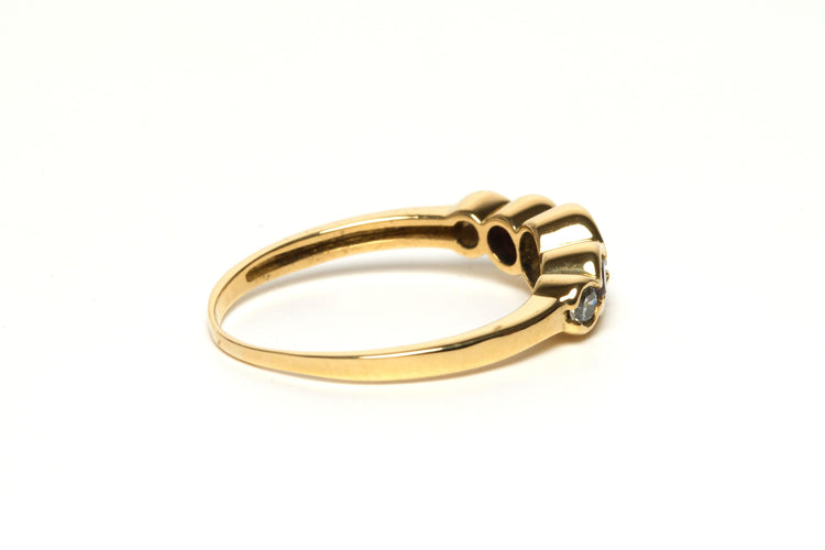 Bague 54 Alliance demi-américaine contemporaine en or jaune 18 carats sertie de rubis et de diamants 58 Facettes 21952