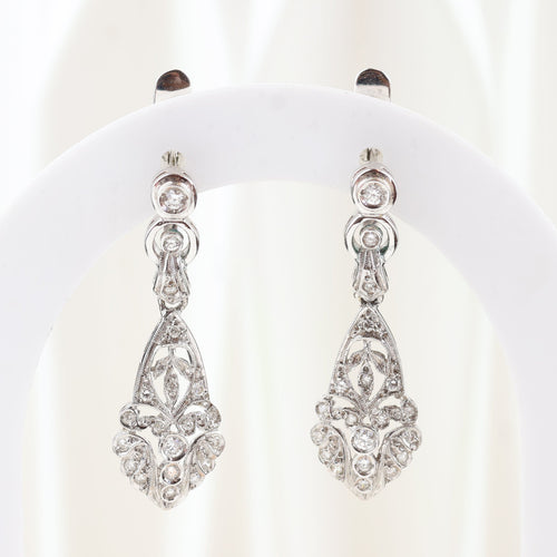 Boucles d'oreilles Boucles d'oreilles vintage ajourées en or blanc 18 carats serties de diamants 58 Facettes 135023B