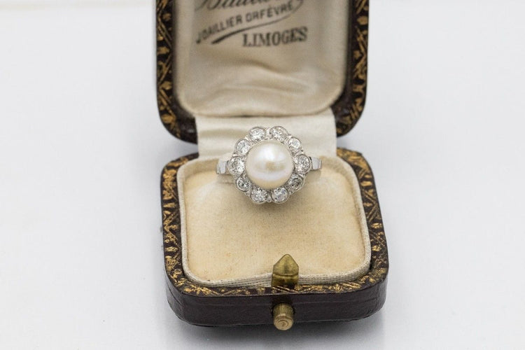 54 Platinum ring with pearl and diamonds 1.00ct, mid-20th century 58 Facettes 11328
