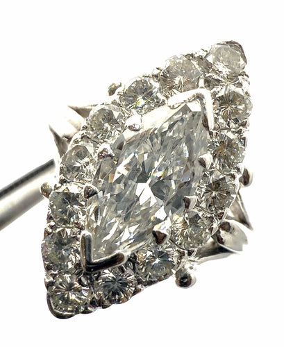 Marquise ancienne en or blanc 18 carats et diamants 58 Facettes