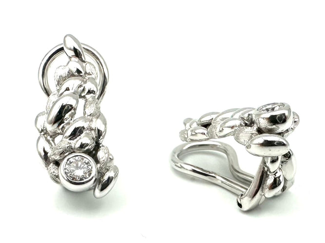 Boucles d'oreilles GILBERT ALBERT. Boucles d'oreilles or blanc 18K et diamants 58 Facettes