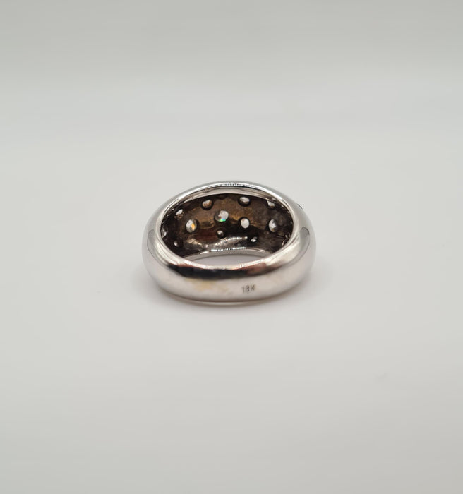 Witgouden ring bezet met oud geslepen diamanten