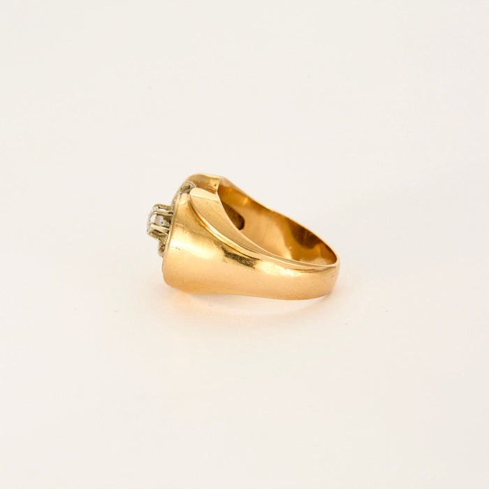 Anillo tank tourbillon de oro amarillo y zafiro blanco