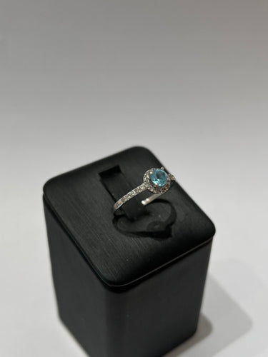 Пръстен с диаманти от бяло злато и аквамарин