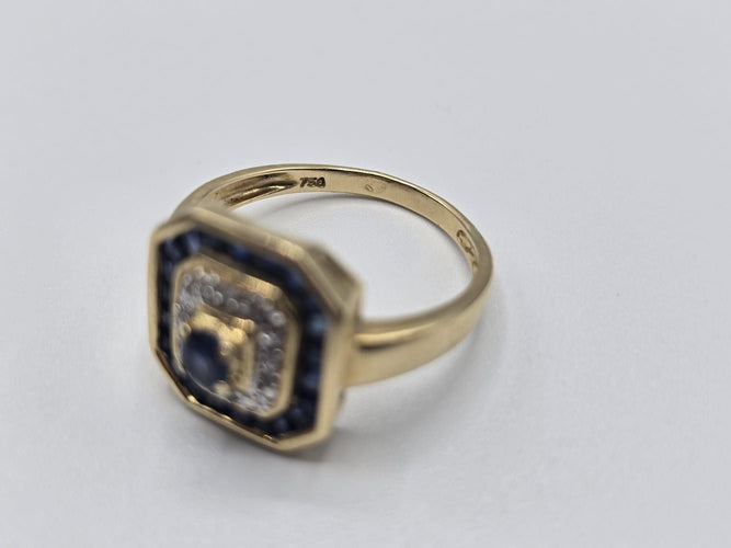 Bague 56 Bague OR Jaune 18k sertie d'un Saphir central, d’éclats de diamants et d'un contour de saphir baguettes 58 Facettes 1-0000448/2